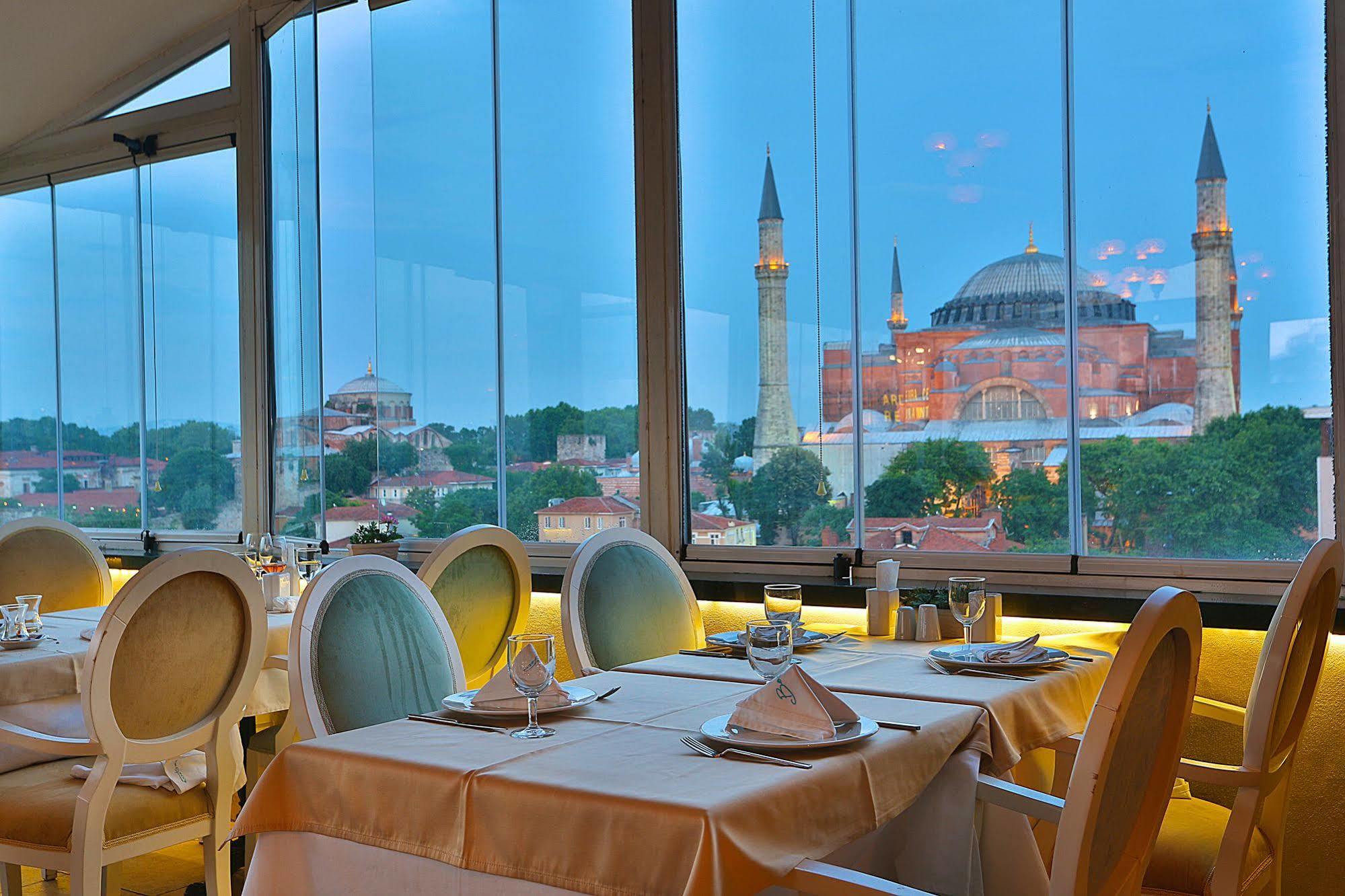 The Istanbul Hotel Екстериор снимка